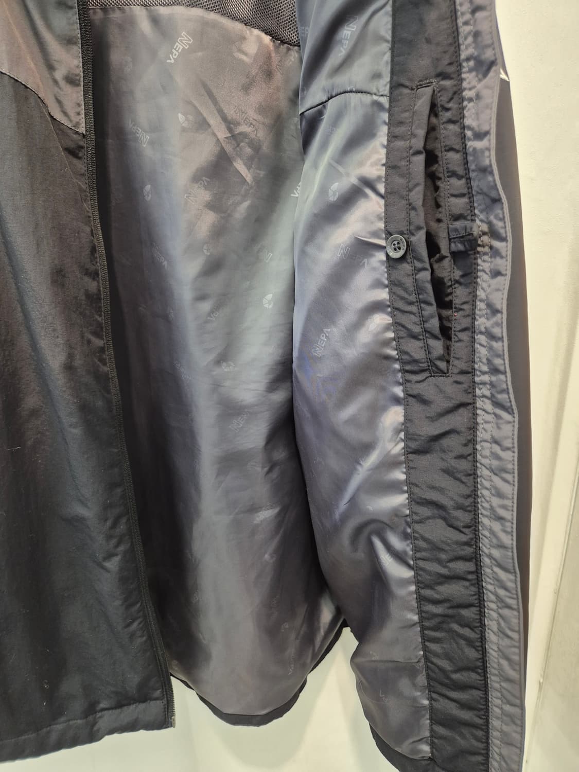 네파  남성 감정 바람막이 자켓 100
사이즈  실측  가슴단면 53 상품이미지7