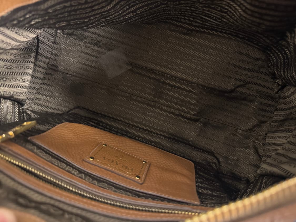 정품 프라다 레더 모터백 상품이미지10