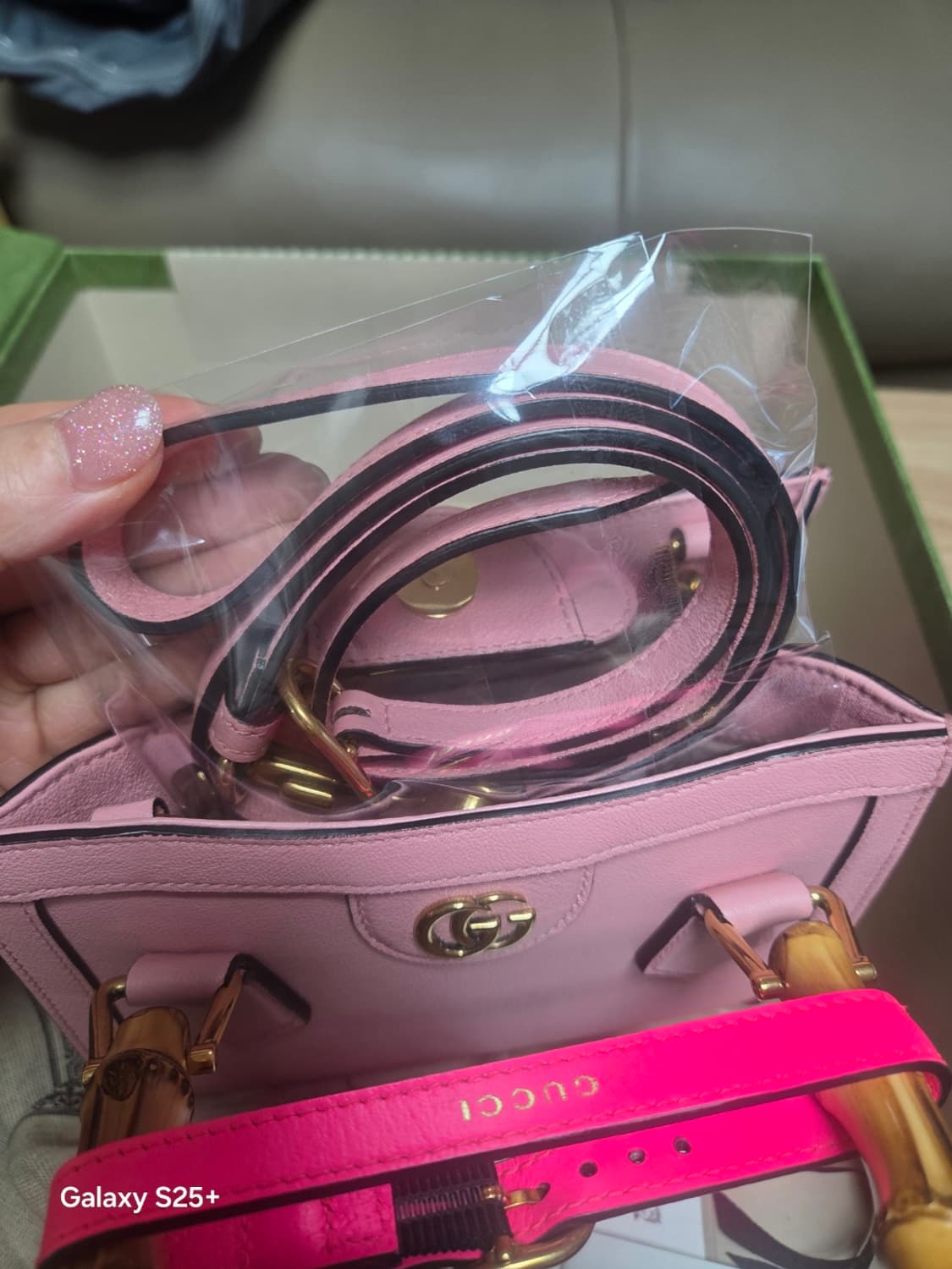 구찌 다이애나 미듐 탑핸들 뱀부 새상품 핑크 상품이미지8