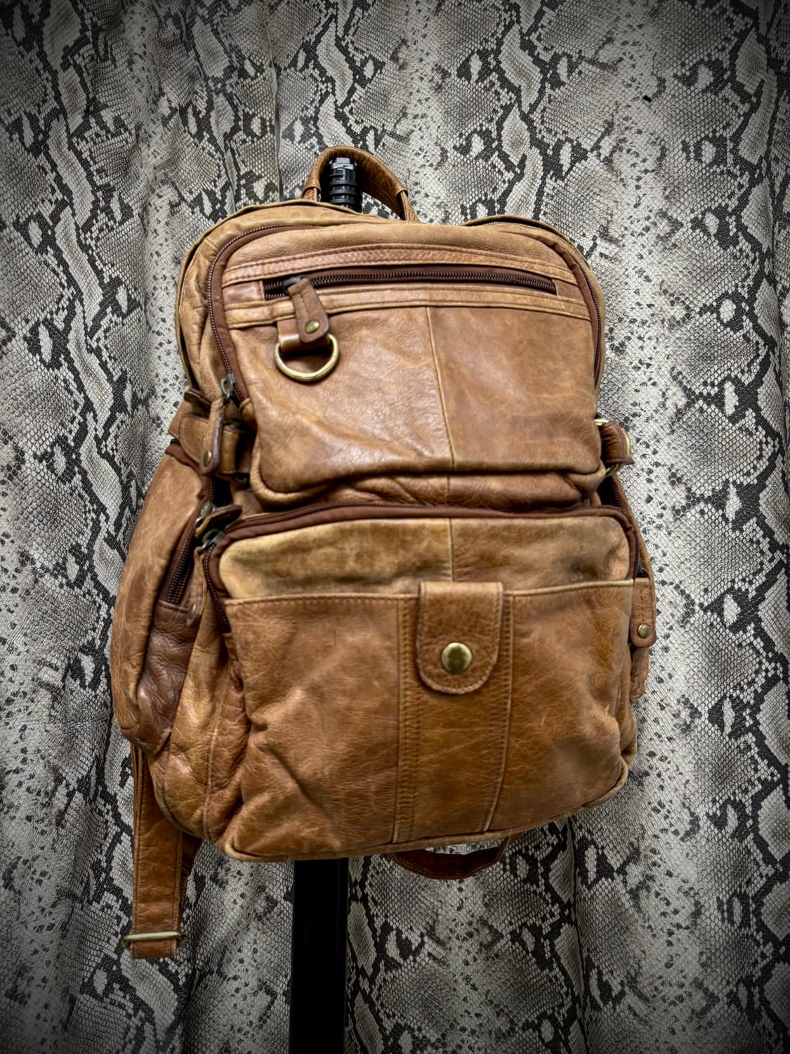 [UTILITY] Multi Pocket Buckle Leather Ba 상품이미지1