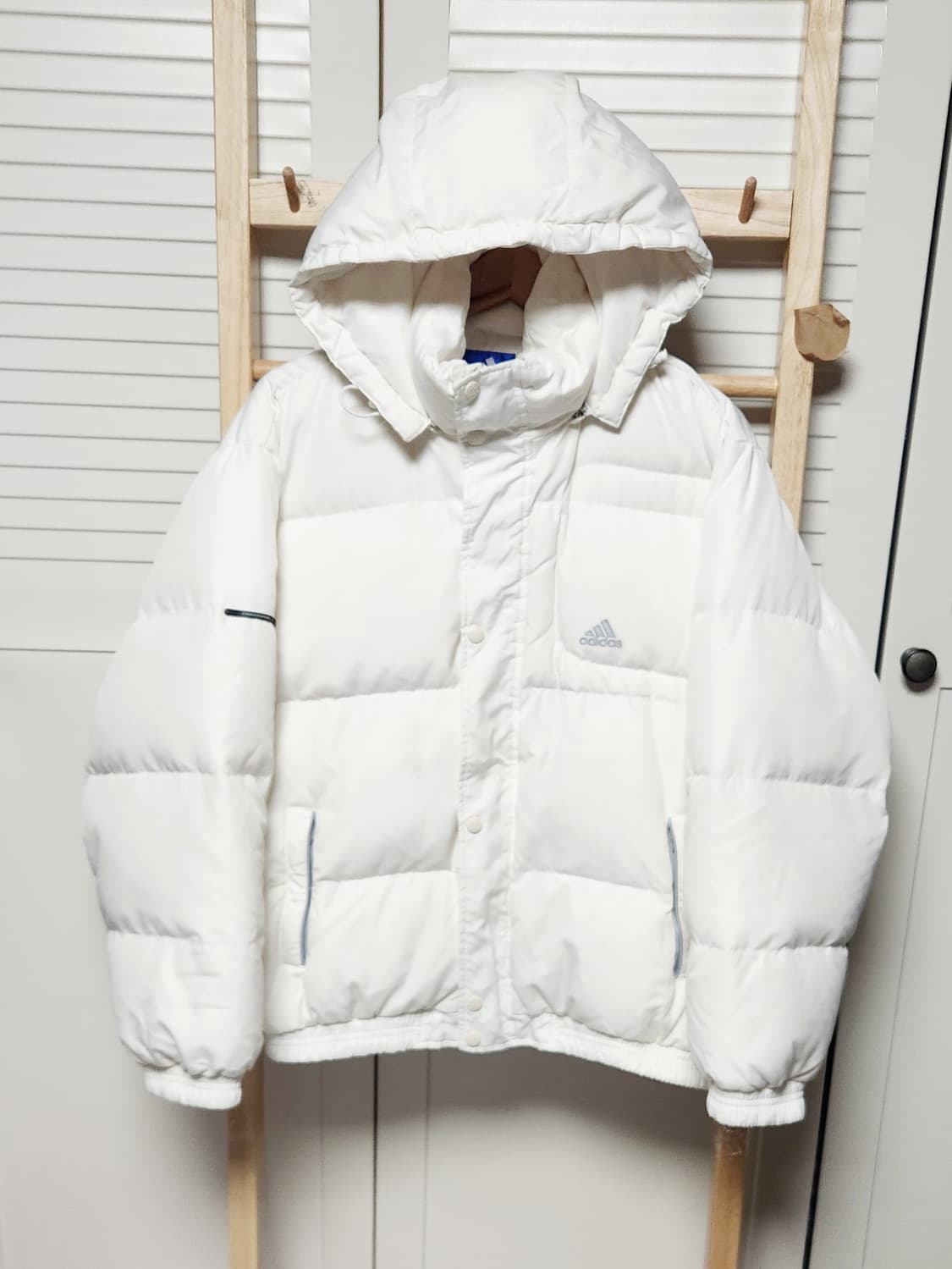 대장 아디다스 화이트 y2k 푸퍼 숏 패딩 후드 자켓 스카이블루 로고 상품이미지2
