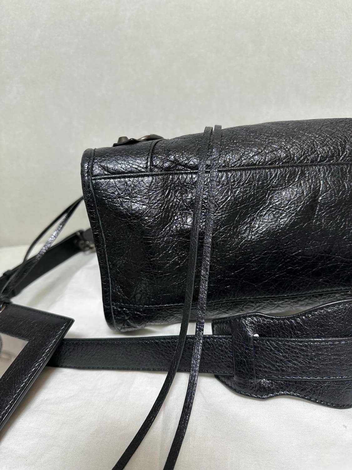 [SA 정품] 발렌시아가 시티 모터백 미디움 블랙 신 상품이미지4