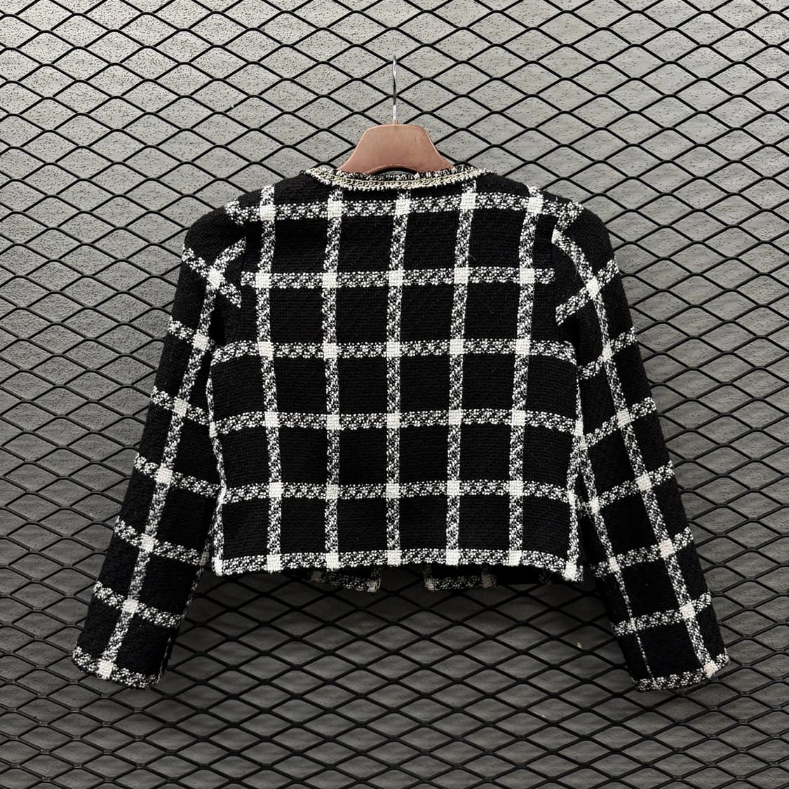 Cecil McBee 세실맥비 체크 크롭 트위드자켓 보카시 부클 금장체인 상품이미지3