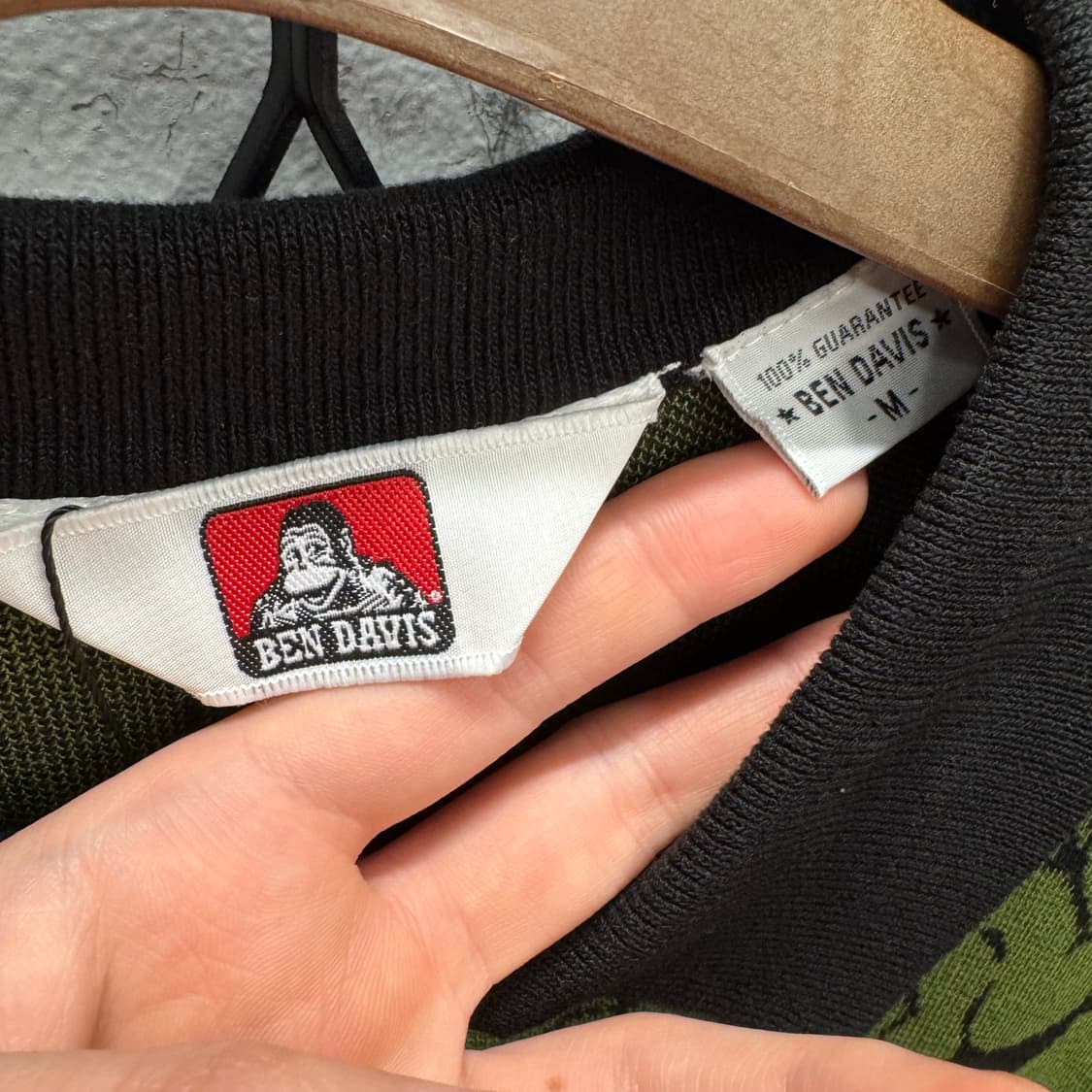 벤데이비스 카라 반팔 니트 티셔츠 전후면 스크리블 포인트 카키 블랙 상품이미지6