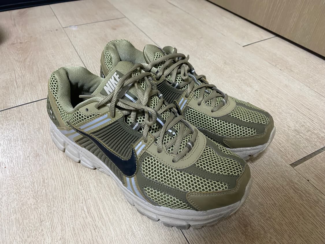 [NIKE] 나이키 줌보메로5 뉴트럴 미디엄 올리브 275사이즈 상품이미지1