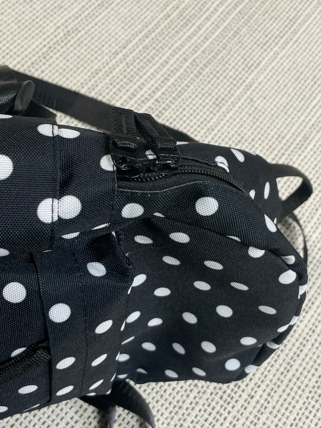 도트 미니백팩 한번씀 수납력 완전 좋음 상품이미지3