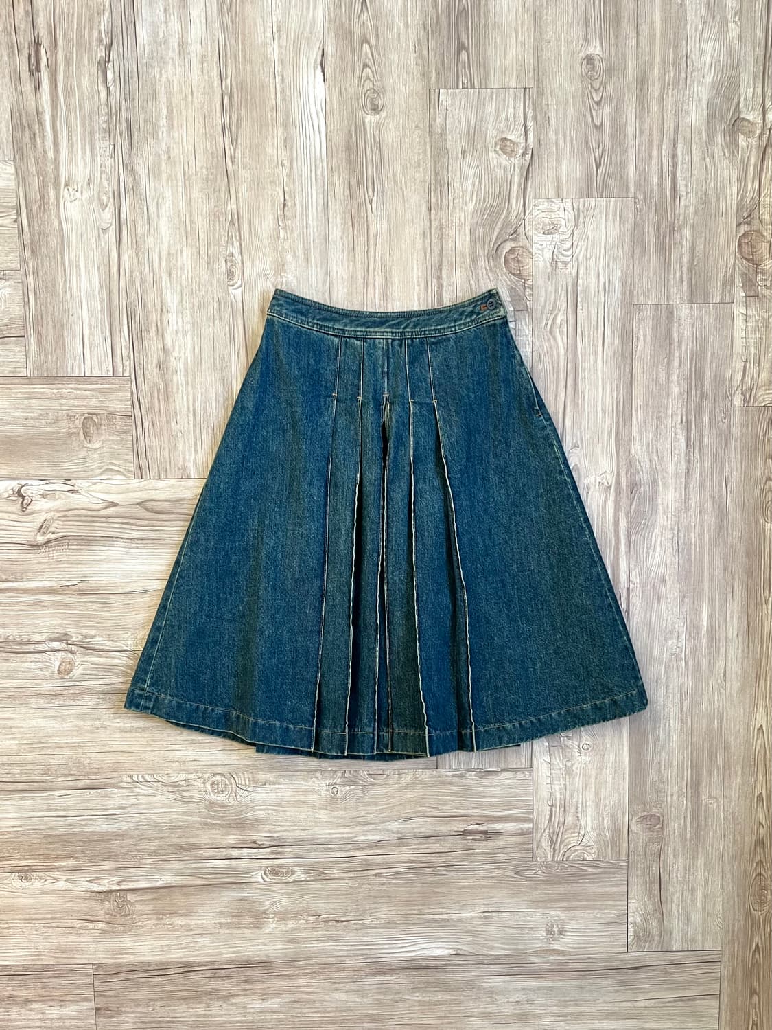 Content Contenu 핀턱 데님 스커트진 상품이미지1