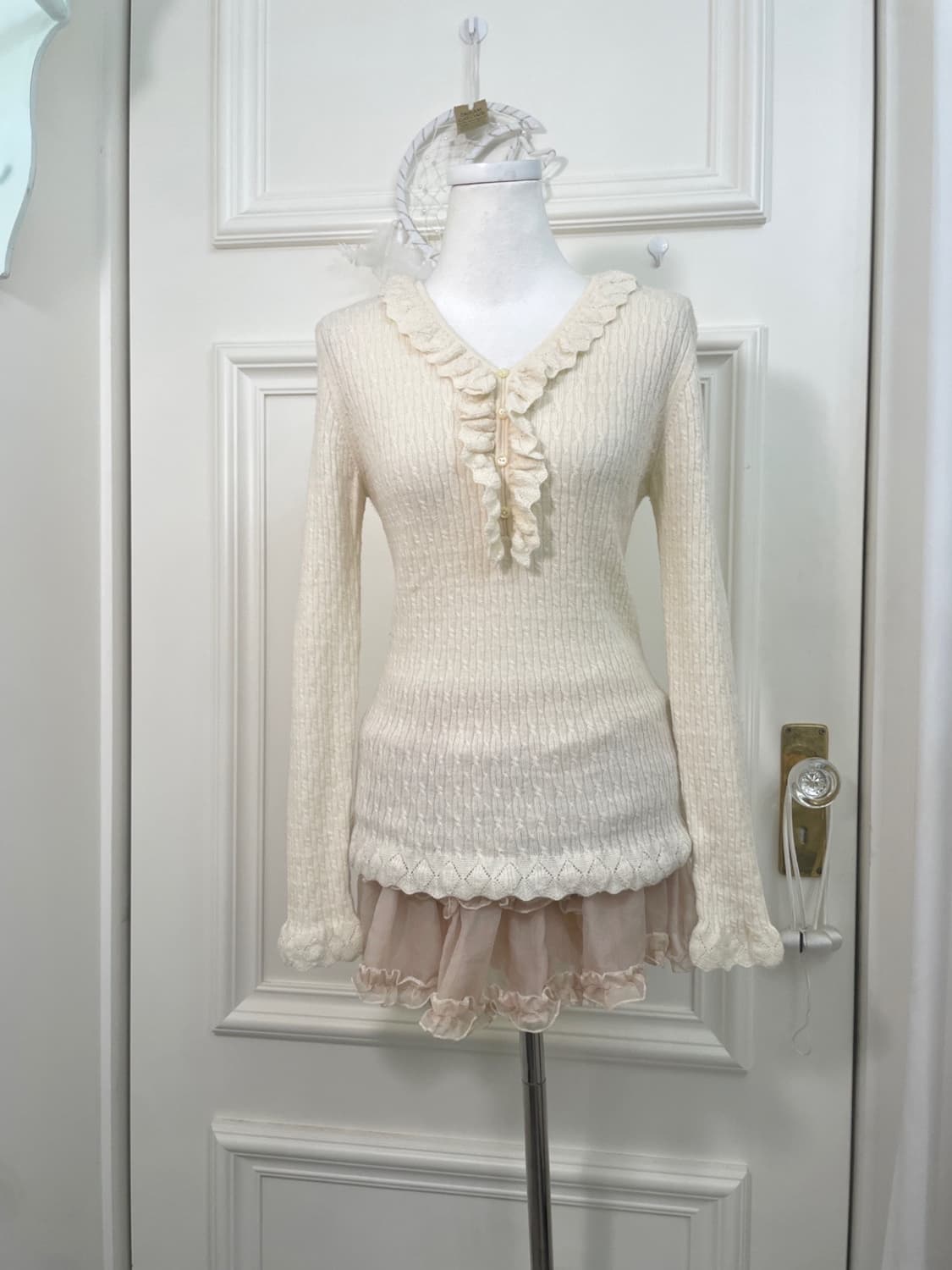 ivory crochet ruffle point slim knit top 상품이미지1