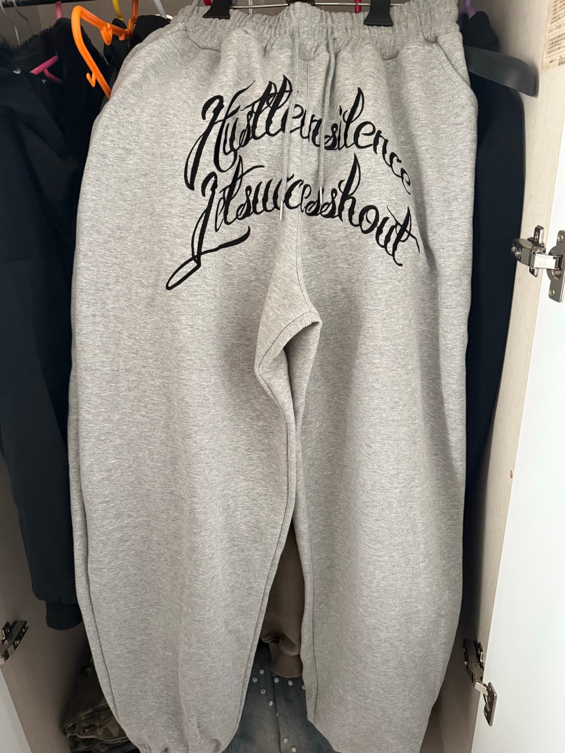 이지노이지 레터링 벌룬 스웻팬츠 그레이 상품이미지2