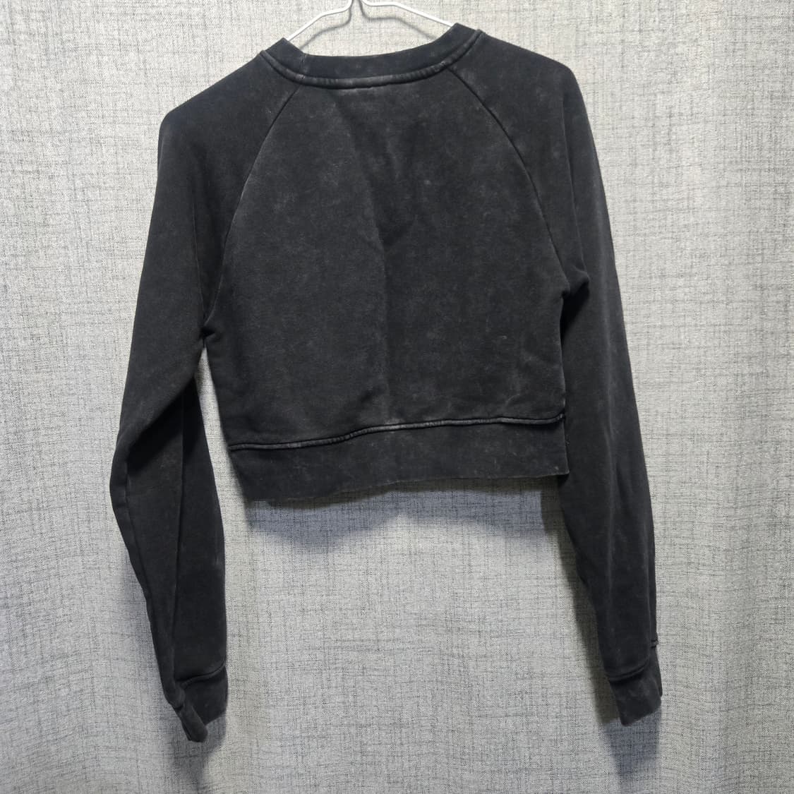 아디다스 기모  트레포일 블랙 워싱 크롭 맨투맨   상품이미지2