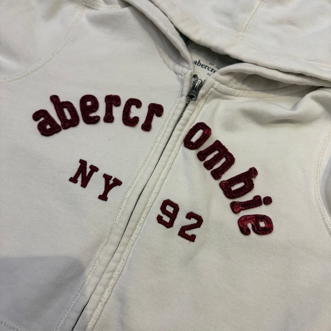 ✨아베크롬비 딱붙핏 버건디 빅로고 화이트 후드집업✨ 상품이미지3
