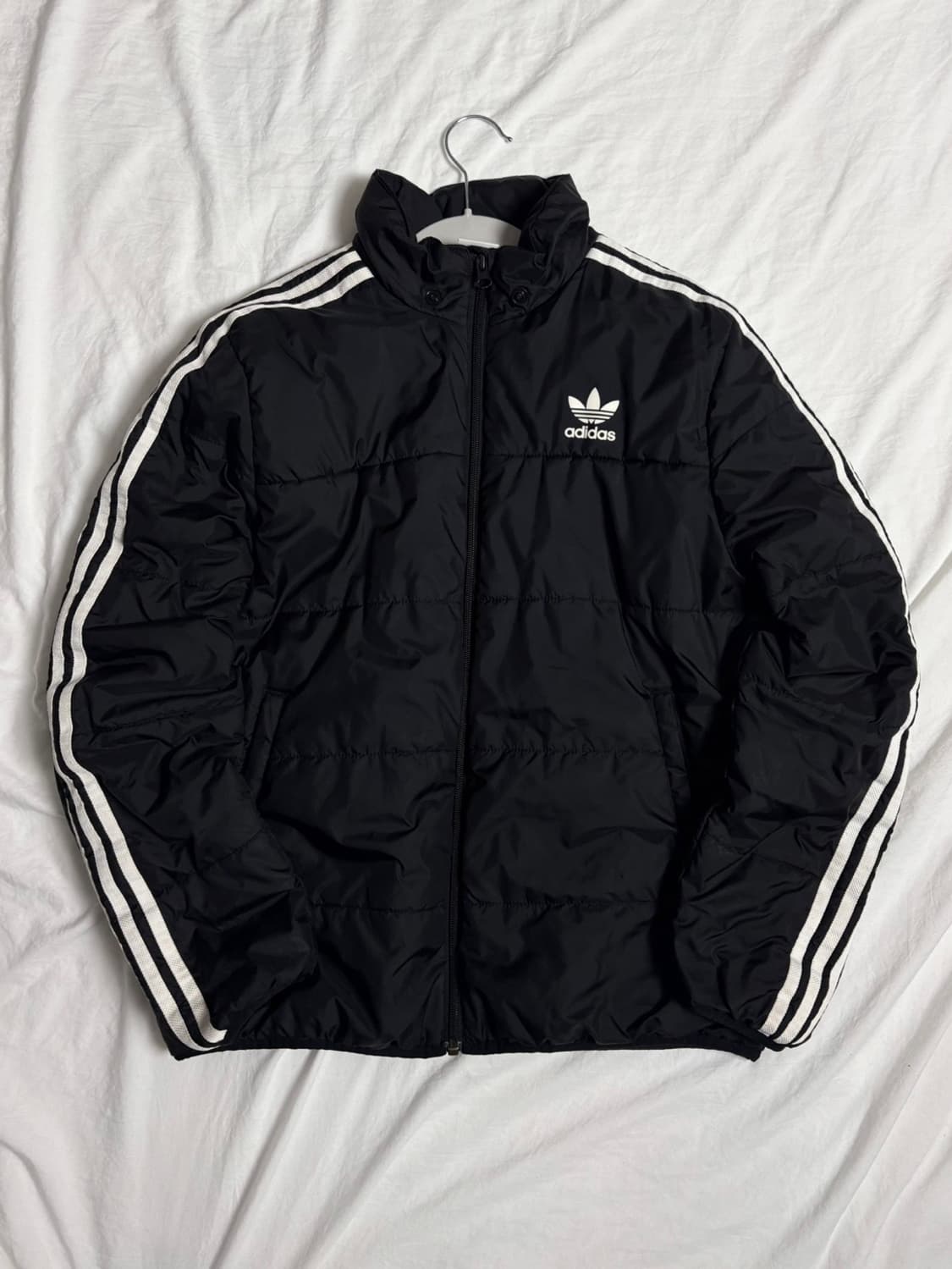 아디다스 블랙 경량 패딩 상품이미지1
