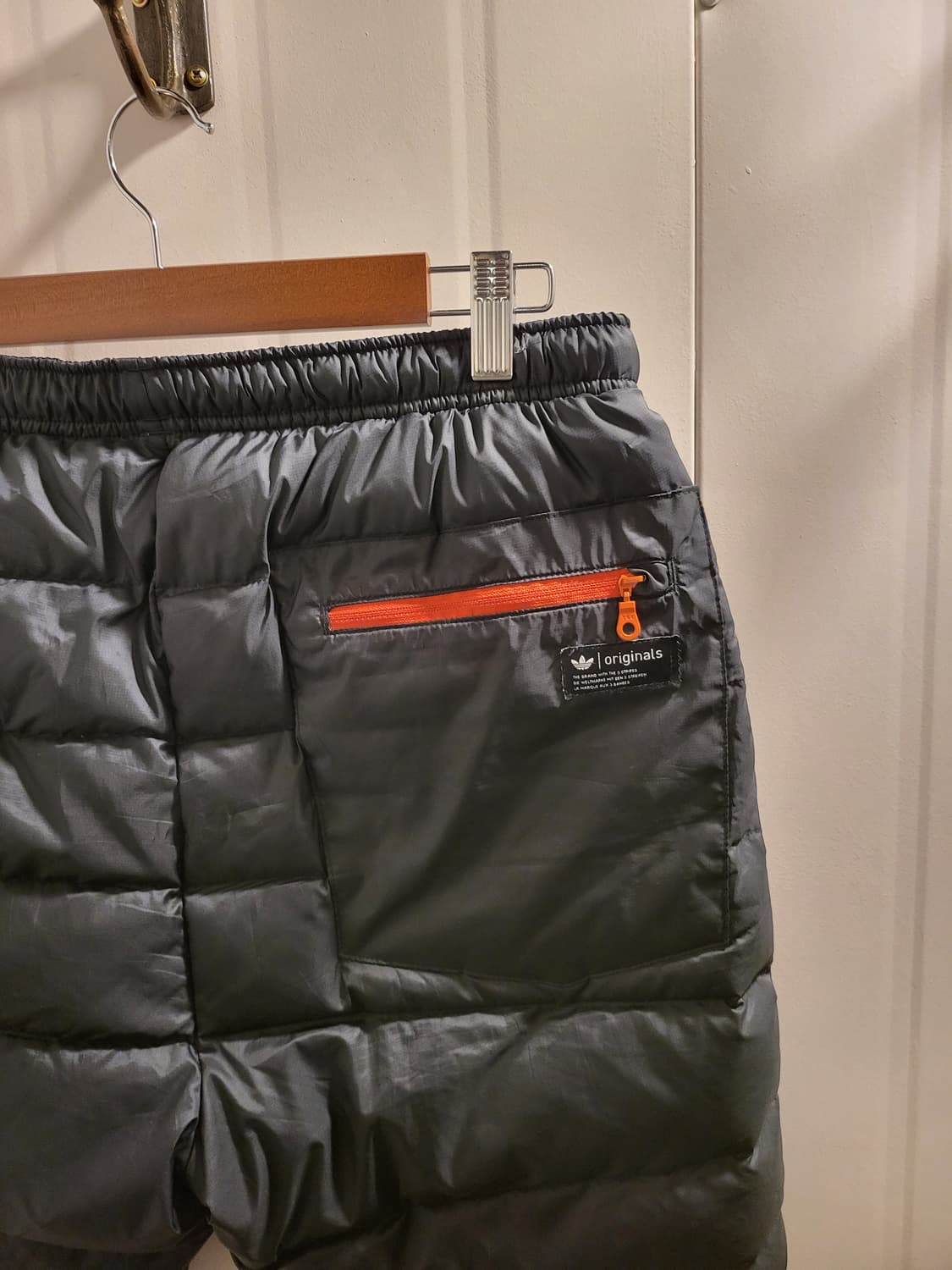 [100]아디다스 패딩 반바지 상품이미지3