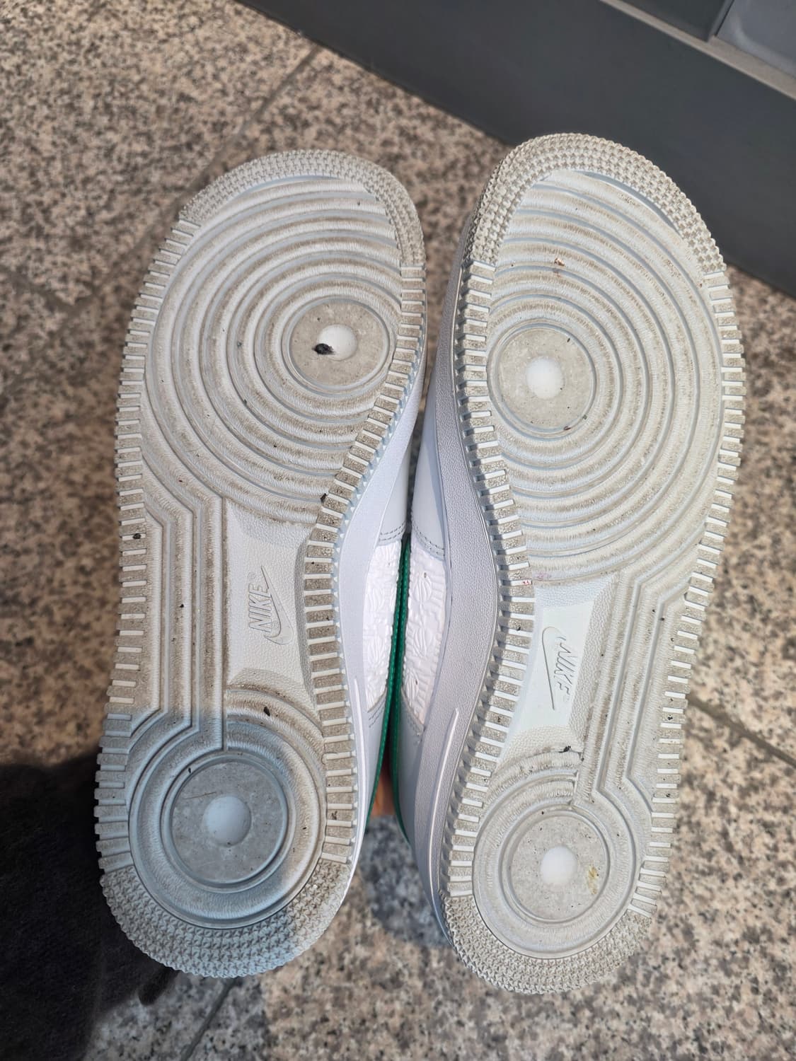 나이키 에어 포스 1 '07 퓨어 플래티넘 스타디움 그린 상품이미지10