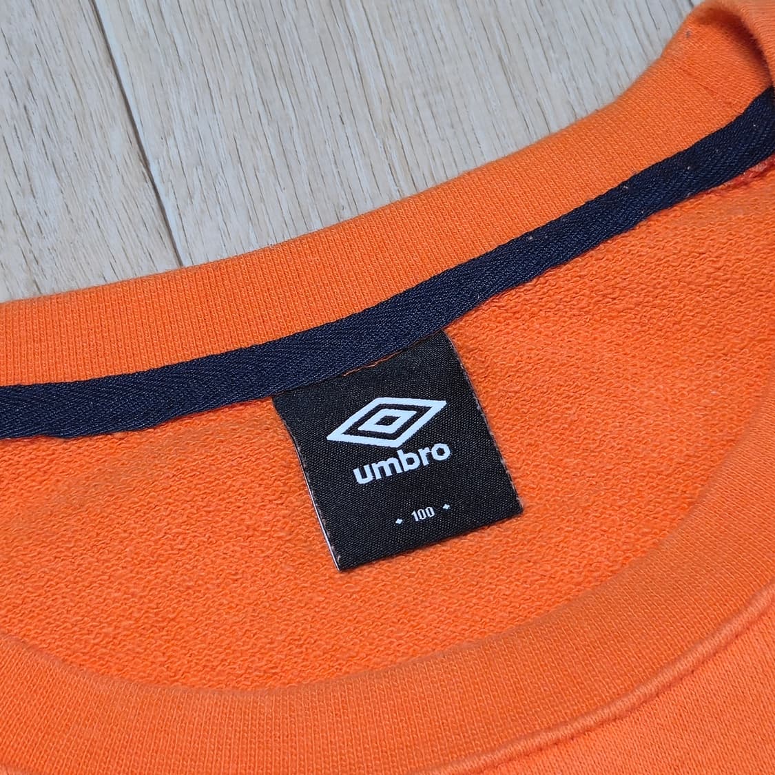 엄브로 오렌지 맨투맨 100 상품이미지3