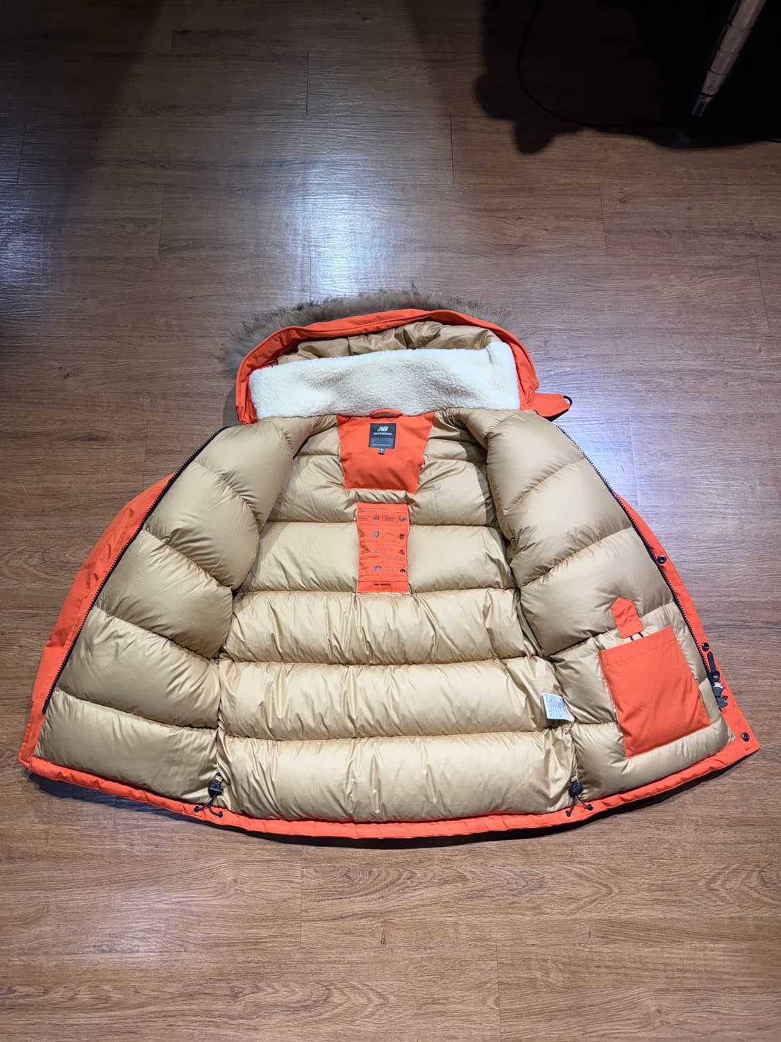 [L]뉴발란스 카메라맨 오렌지 패딩(상태 A급) 상품이미지3