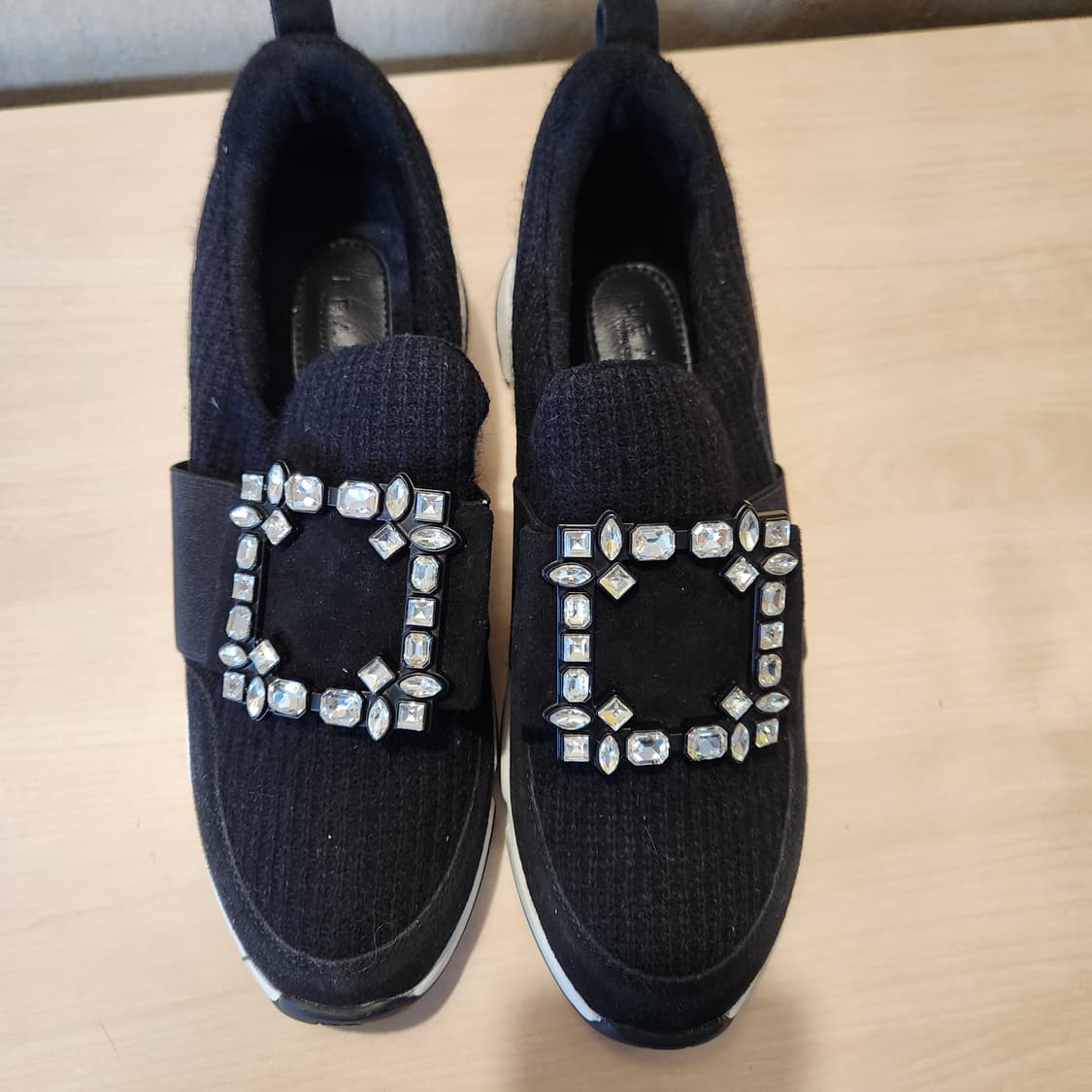 “블랙 니트✨ 주얼 스퀘어 버클 스니커즈 — LEAD HAND CRAFT 상품이미지5