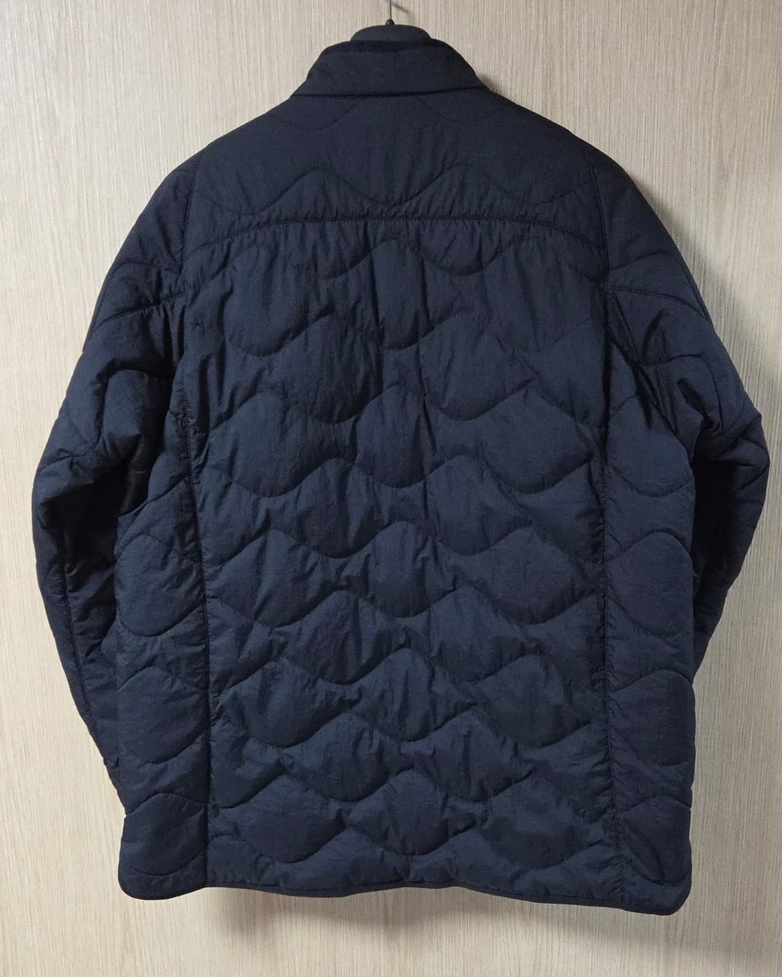 유니클로 화이트마운티니어링 경량 패딩 하이브리드 상품이미지7