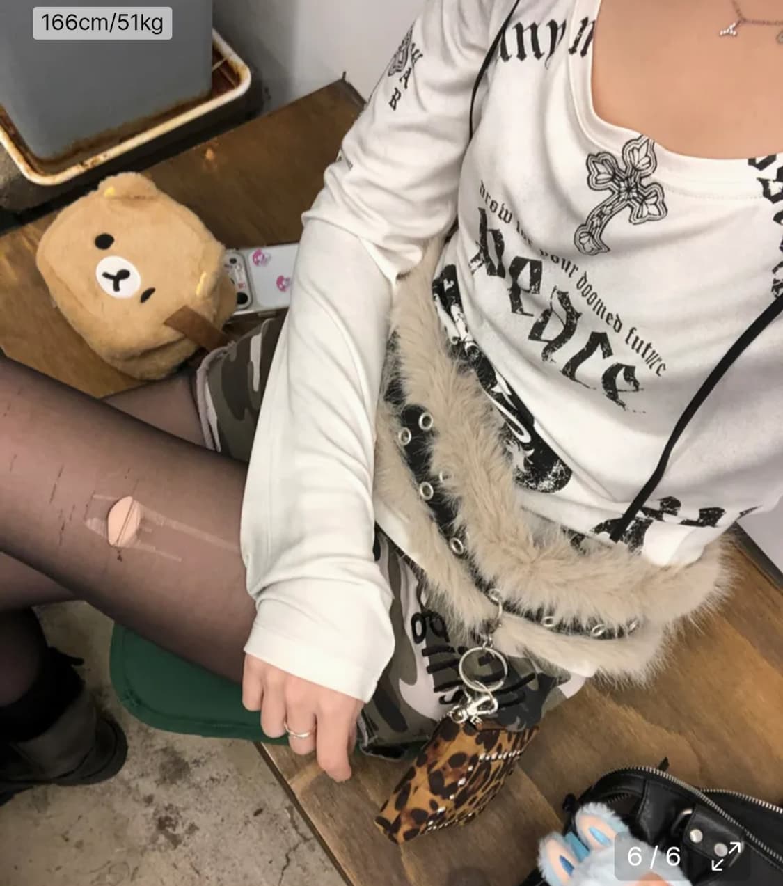 배드블러드 피스낫워 긴팔티 상품이미지1