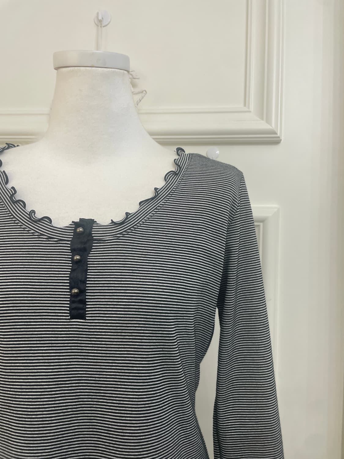 black stripe ruffle point basic top 상품이미지7