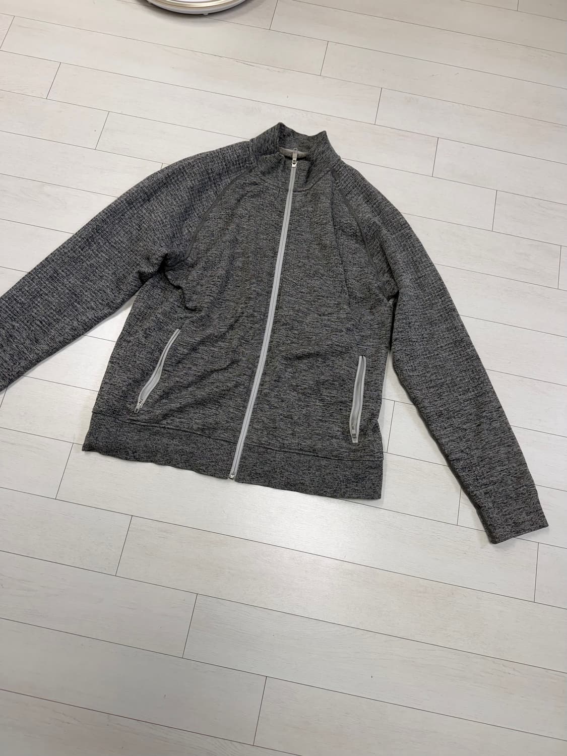 룰루레몬 자켓 M 사이즈  공홈가격 267,000원  말도안되는 가격에  상품이미지1