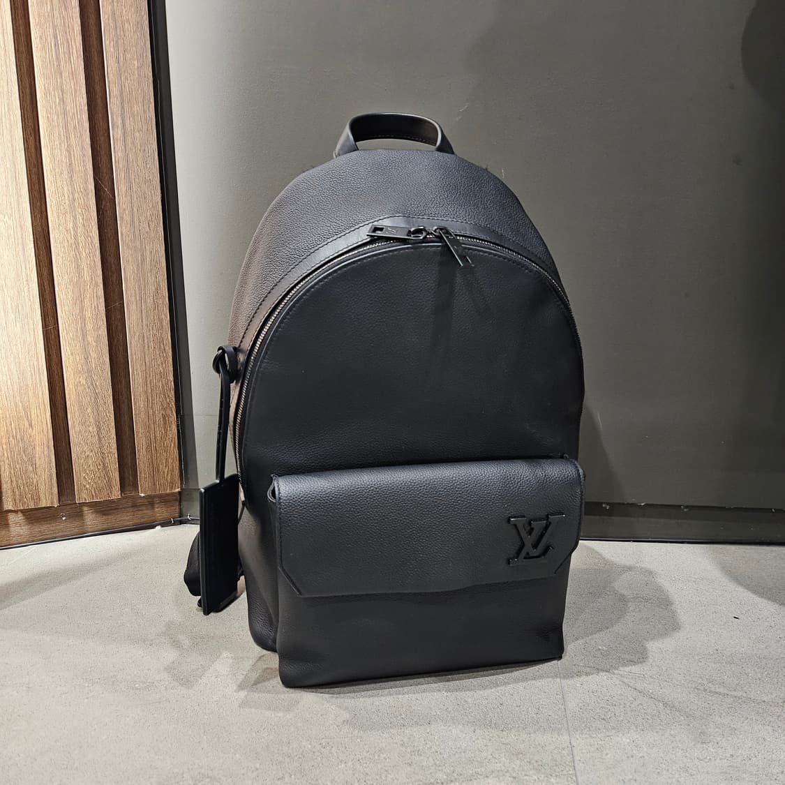 루이비통 테이크오프 LV 에어로그램 백팩 블랙 상품이미지3