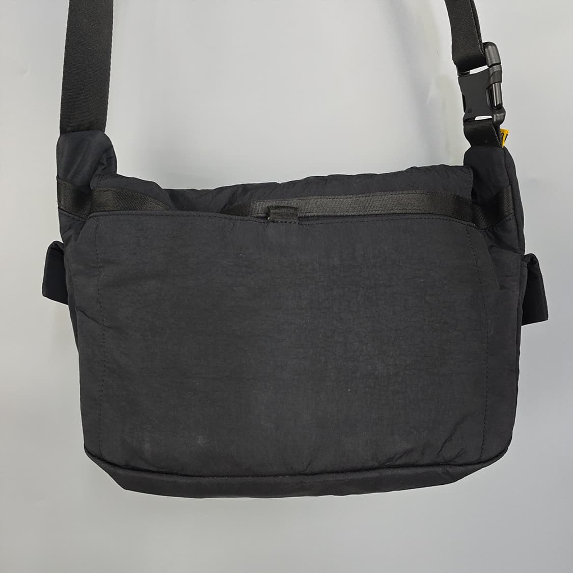 데상트 듀얼리스 메신저백 블랙 상품이미지4