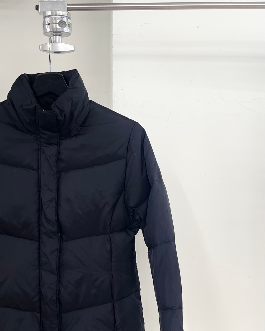 베르사체 블랙 스탠드업 칼라 퍼퍼 자켓 상품이미지4