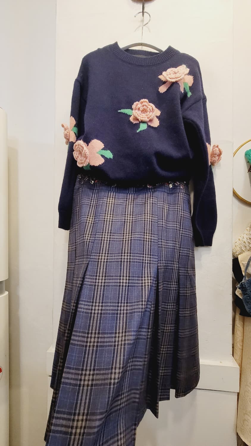 BNX 입체니트. 오일릴리 자수 스커트 상품이미지1