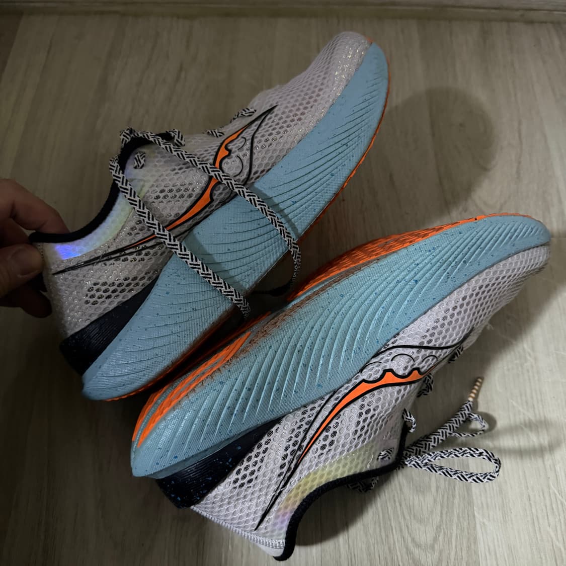 써코니 엔돌핀 프로 3 S20755-25 카본화 (265) 상품이미지4