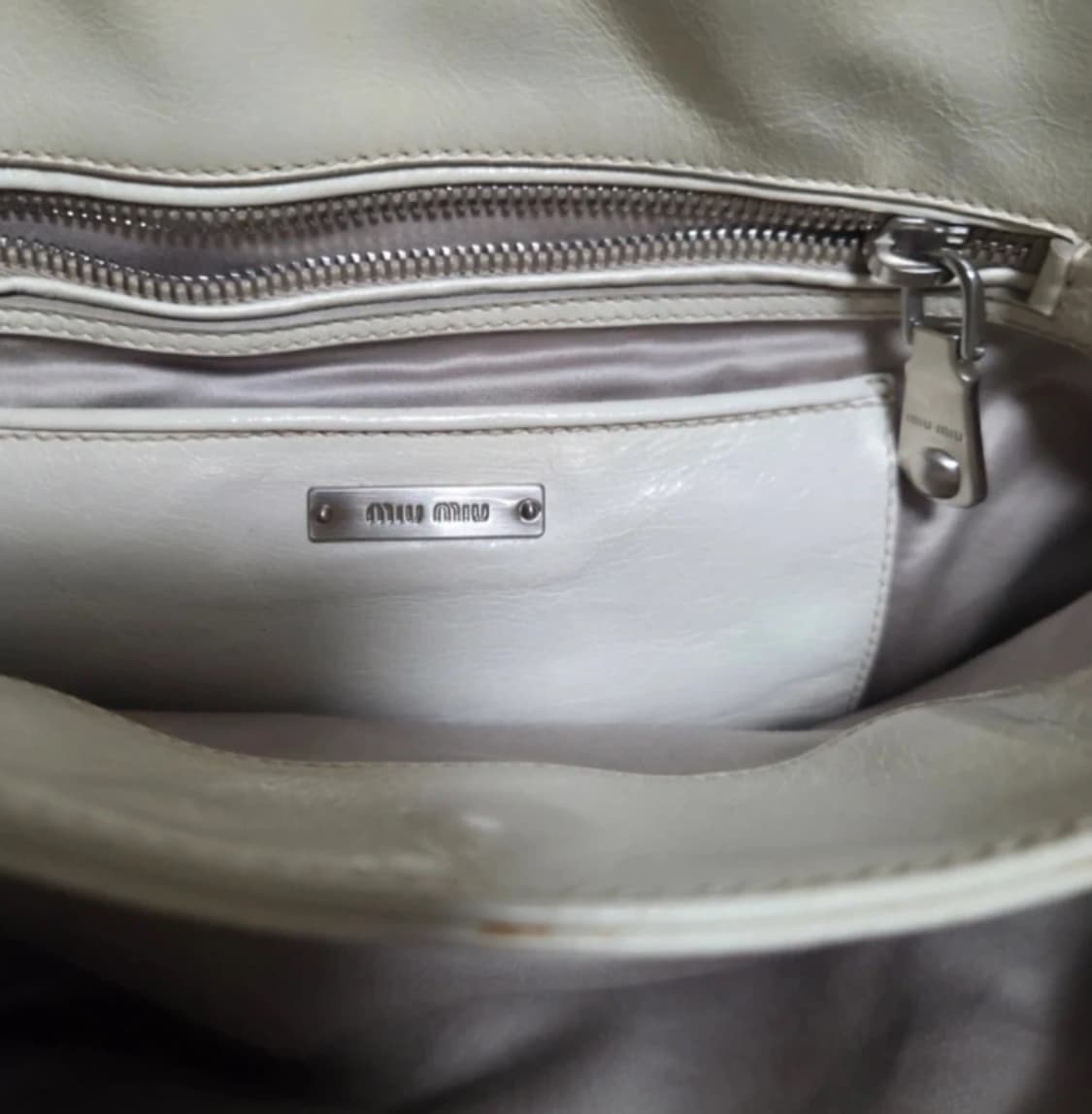 Miumiu 크림 아이보리 사첼백 도트백 상품이미지6