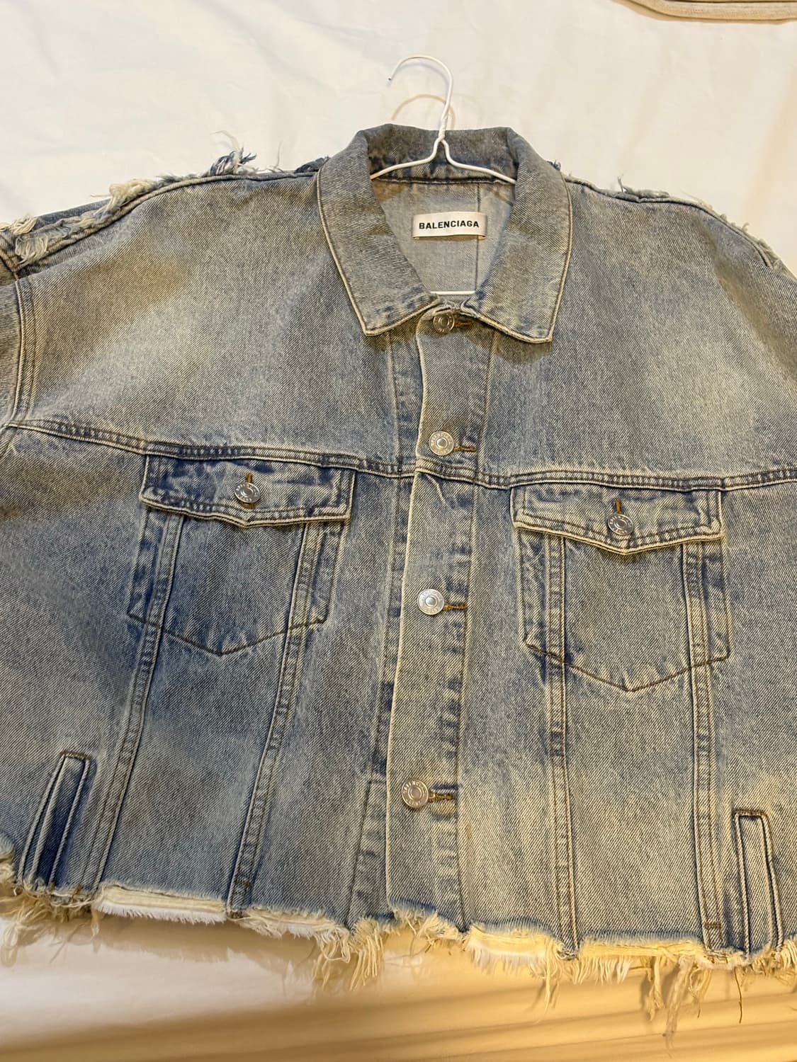 발렌시아가 22ss 컷팅 데님 자켓 상품이미지1