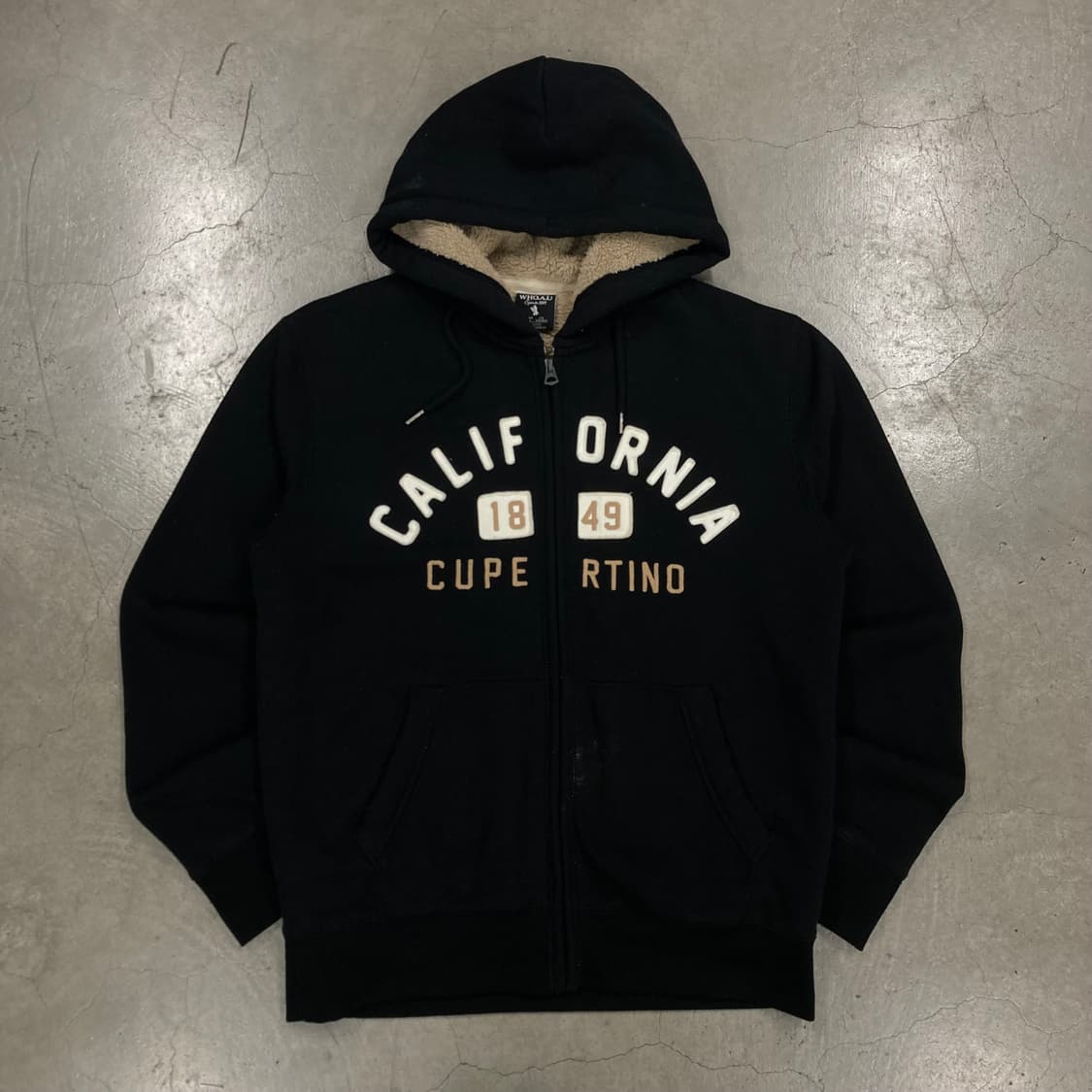 후아유 블랙 컬러 스펠아웃 빅로고 기모 후드집업 상품이미지1