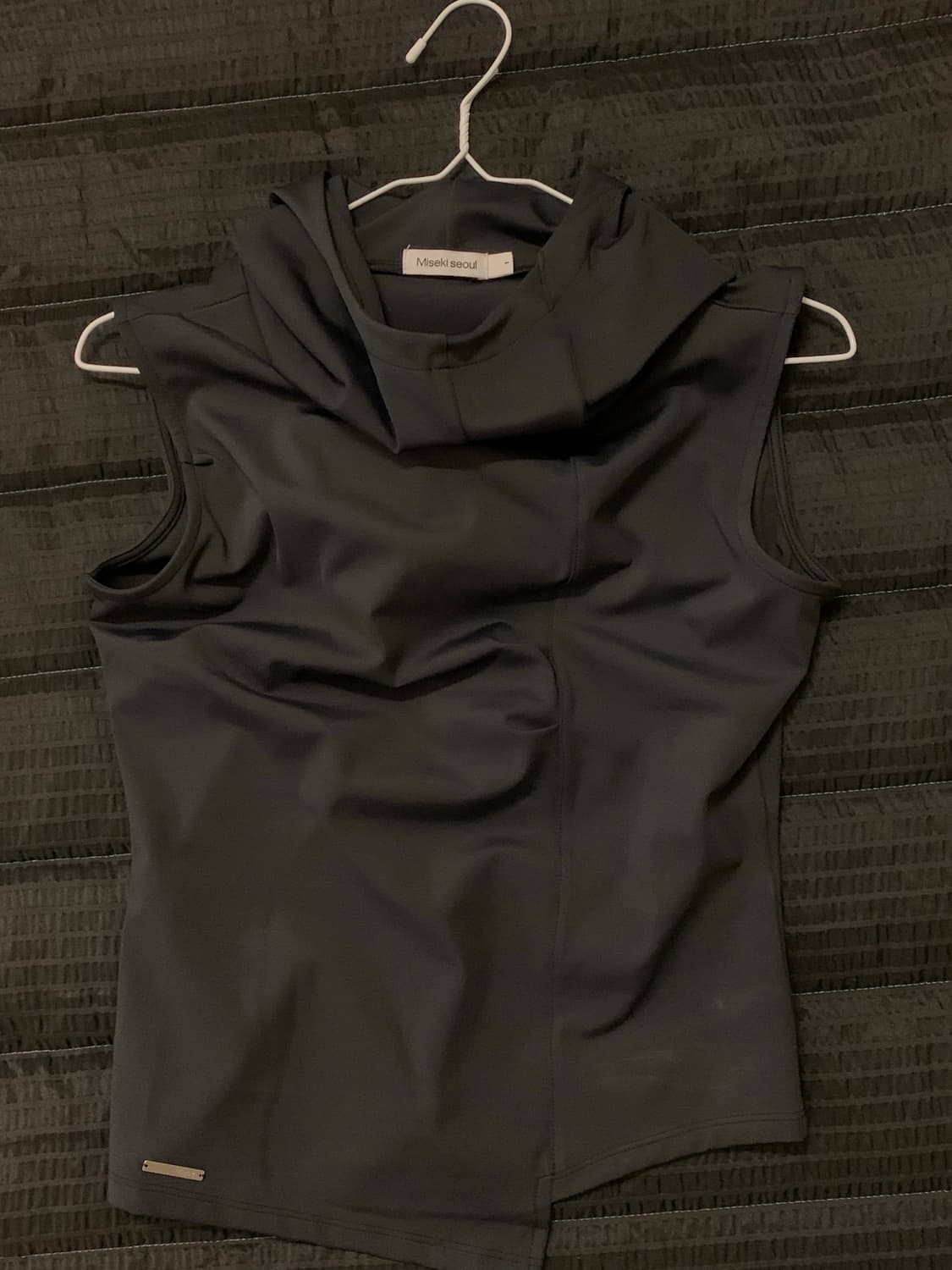 Cowl neck pintuck sleeveless BLACK 상품이미지1