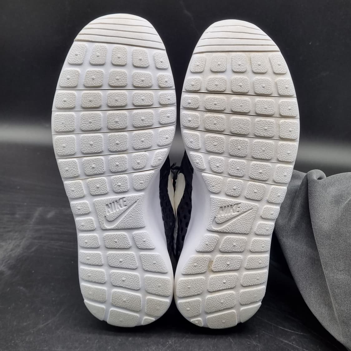 나이키 로쉬원 플라이트웨이트 운동화245 상품이미지3