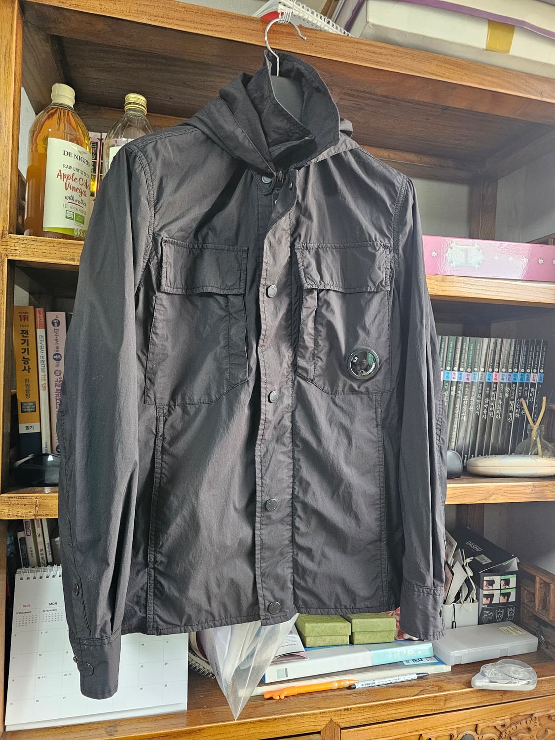 후드랑 자켓 2가지로 연출 가능한 씨피컴퍼니 블랙 자켓 팔아요 cp컴퍼니 상품이미지1