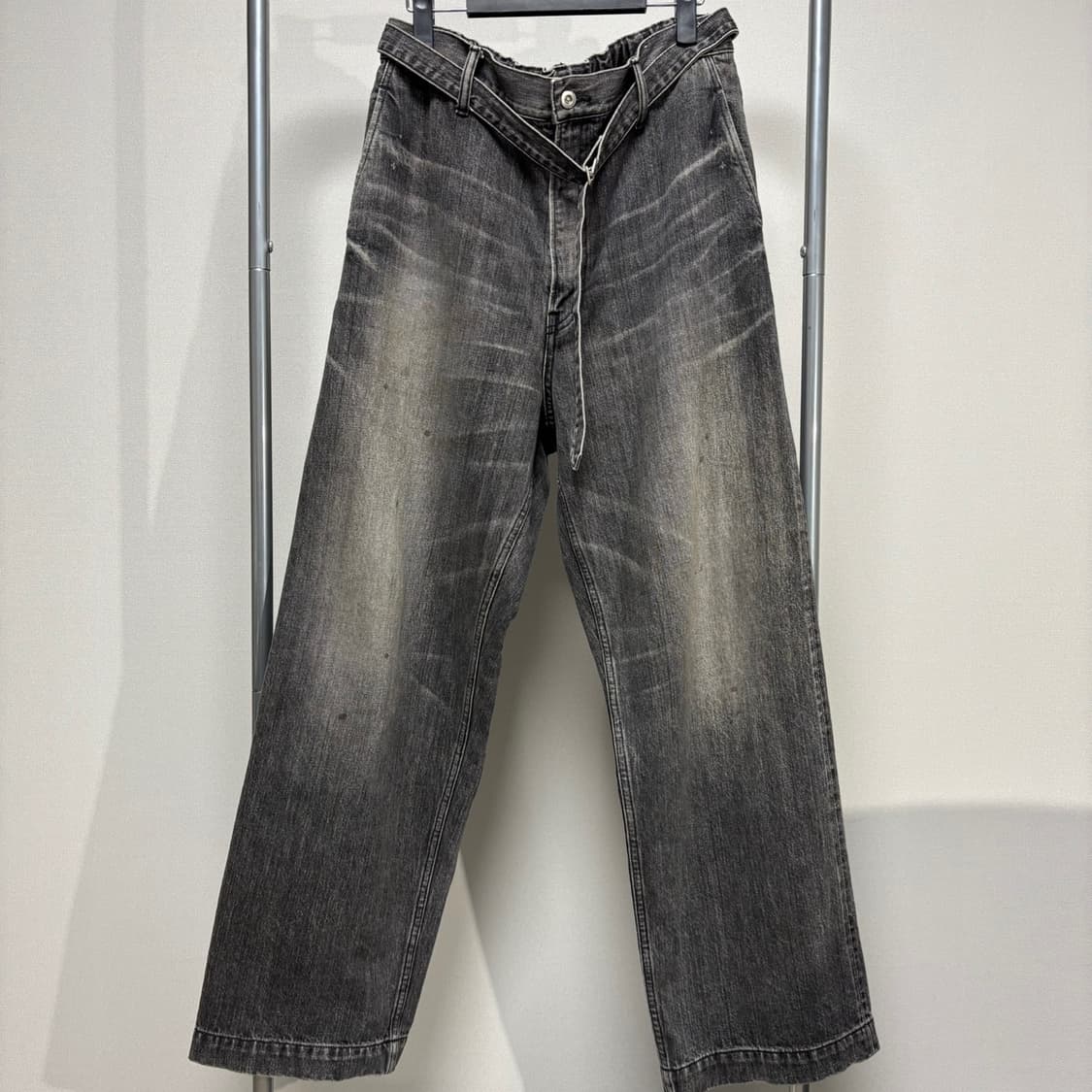 M) 요코 사카모토 25SS 벨티드 데님 트라우저 상품이미지1