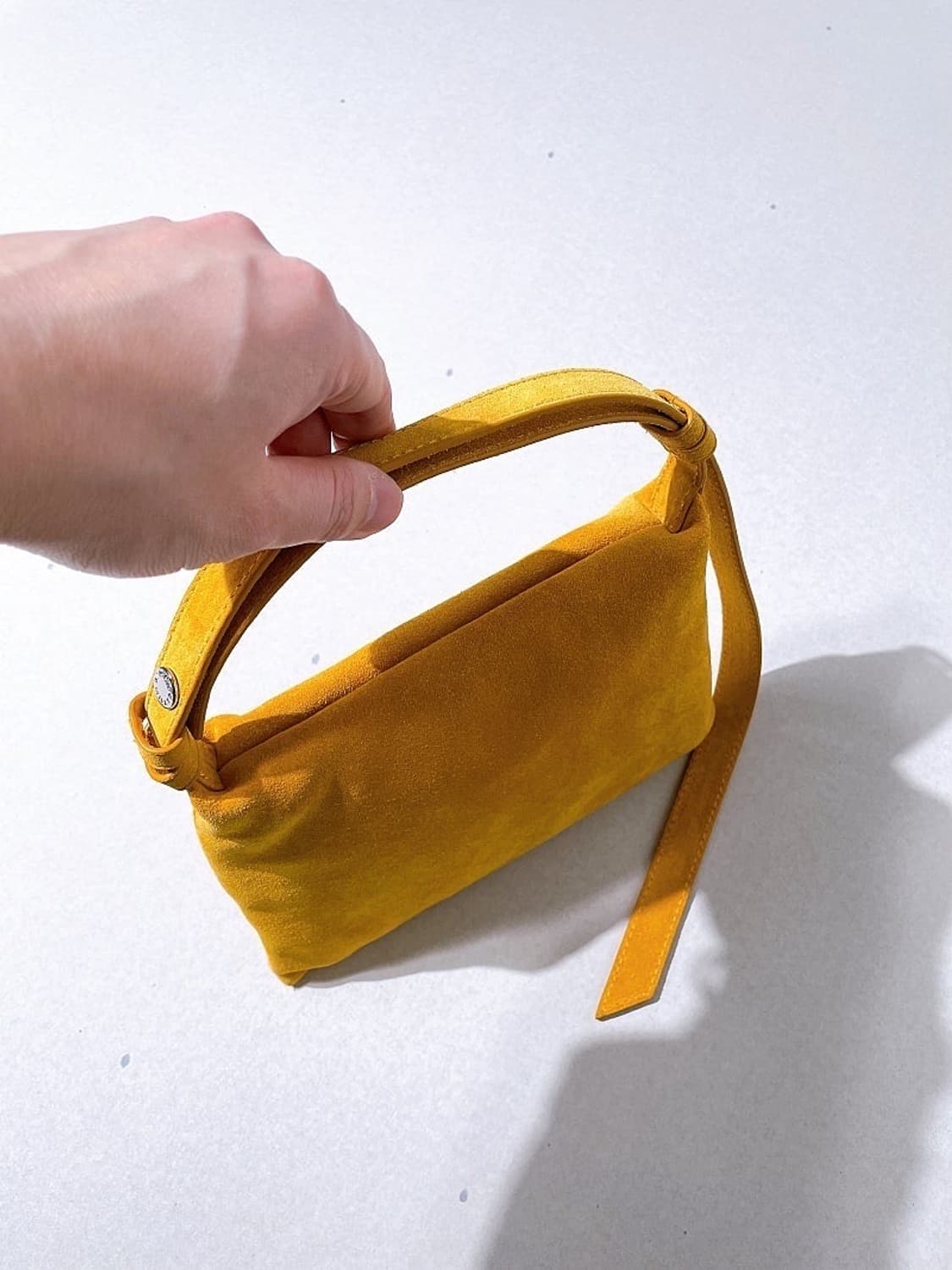 (정품/새상품) 시몬 밀러 여성 스웨이드 핸드백 상품이미지2