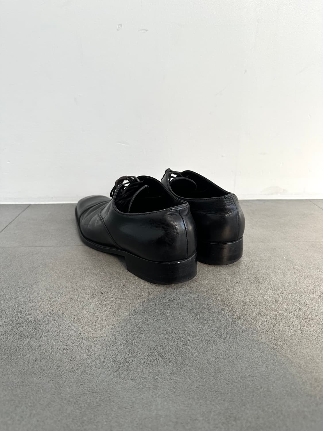 프라다 스퀘어토 블랙 레더 더비슈즈 상품이미지3