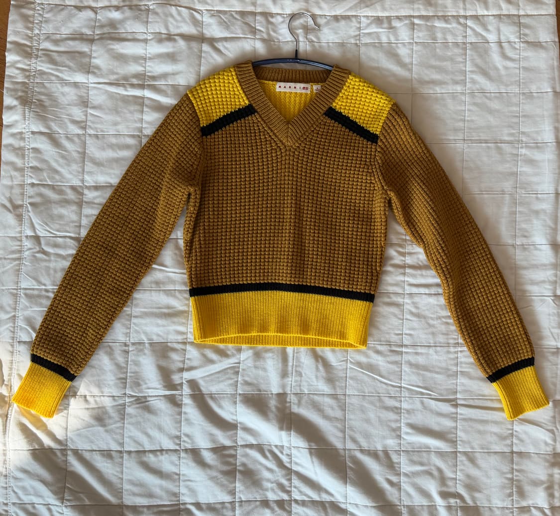 마르니X유니클로 콜라보 V넥 니트 M사이즈 상품이미지1