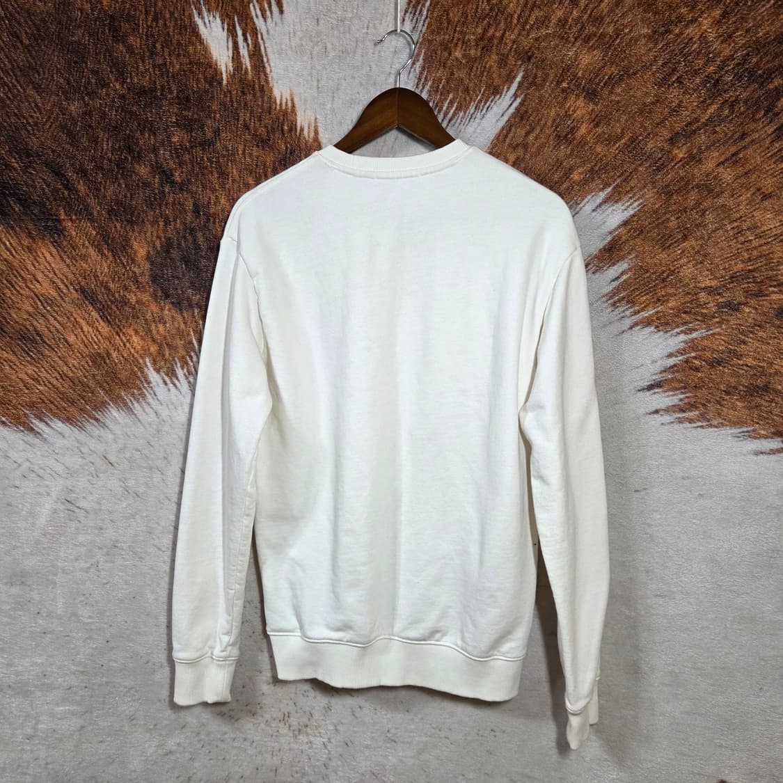 버커루 화이트 맨투맨 상품이미지4