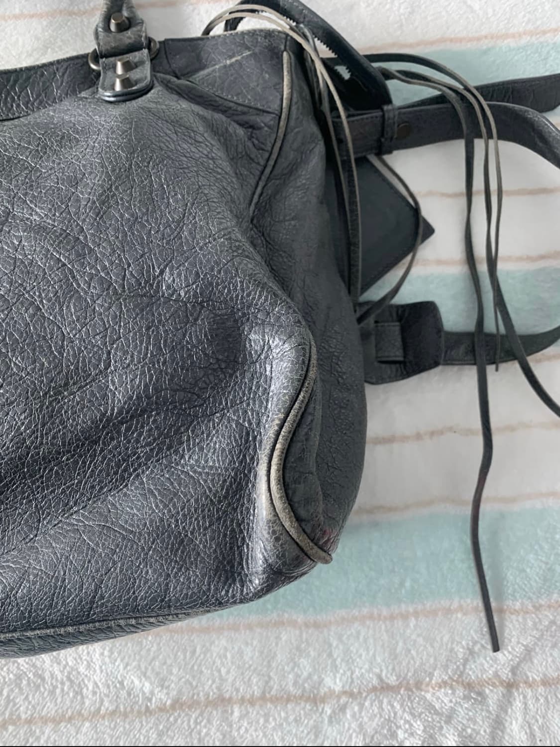 발렌시아가 클래식 시티 벨로백 볼케닉 락 상품이미지6