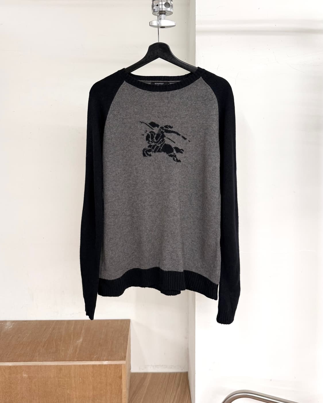 버버리 그레이 이퀘스트리안 나이트 스웨터 상품이미지1