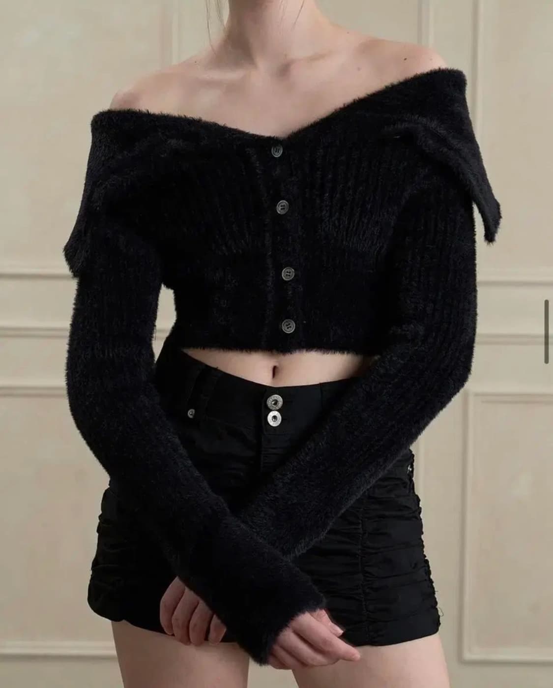 페인오어플레져 페탈 오프숄더 가디건 상품이미지4