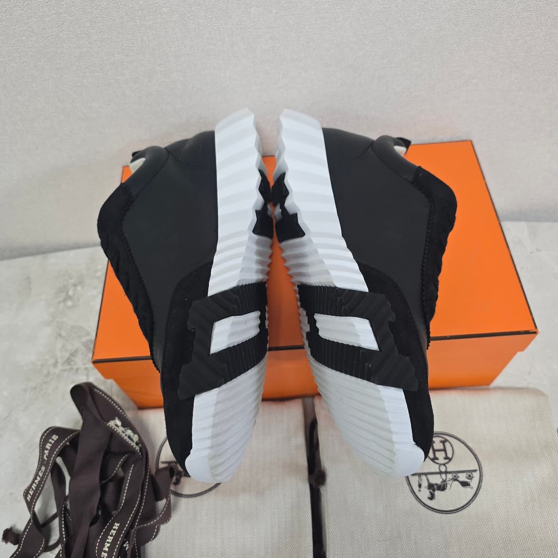 에르메스 바운싱 스니커즈 신발 43사이즈 판매 상품이미지3