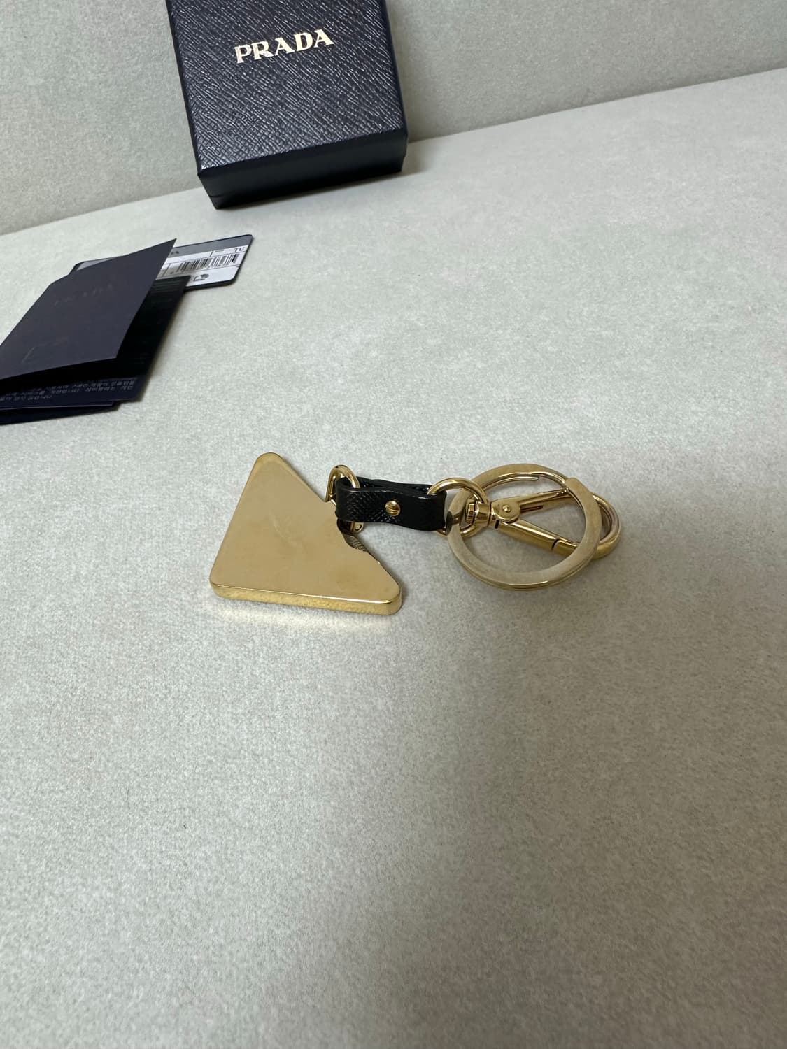 25년구매 [A+ 정품] 프라다 삼각로고 키링 상품이미지4