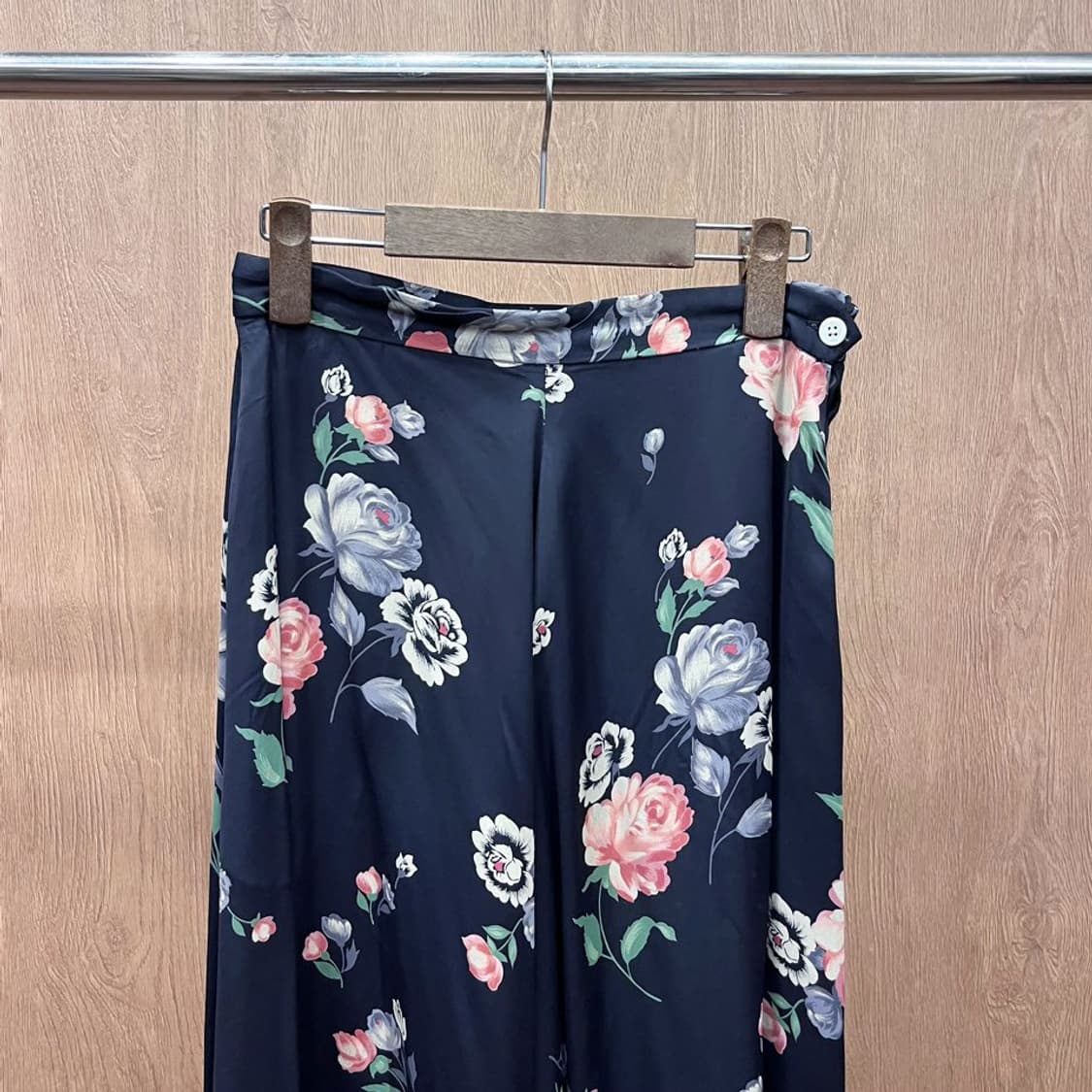 폴로 랄프 로렌 롱 스커트 로즈 플라워 패턴 사이드 버튼 디테일 블랙 상품이미지4