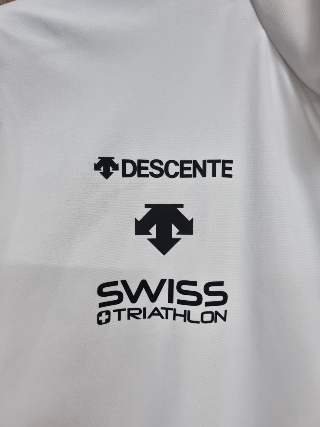데상트 남성 스위스 트라이애슬론팀 기능성 집업 상품이미지3