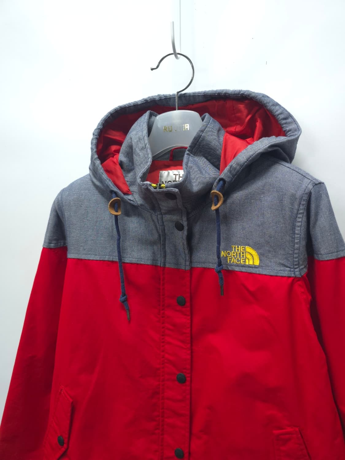 ​노스페이스 여성 배색 후드 바람막이 자켓 (55~55반) 상품이미지2