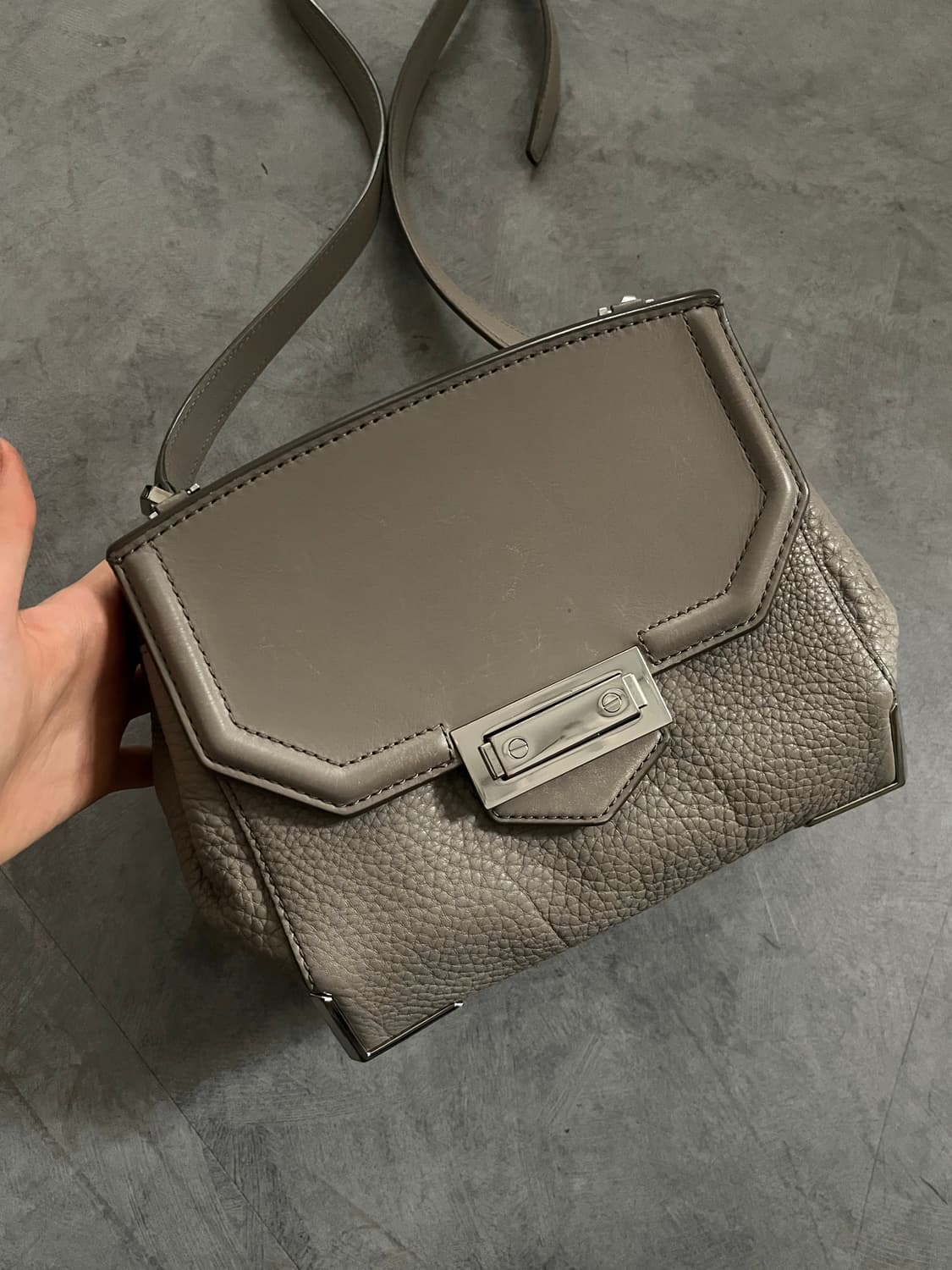 Alexander Wang 알렉산더왕 그레이 크로스백 상품이미지2